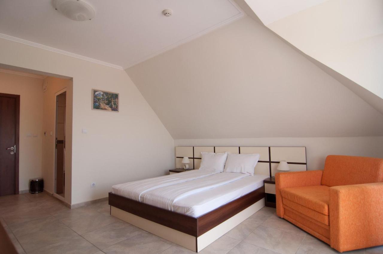 Guest House Hiora Ahtopol Esterno foto