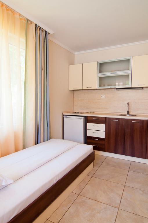 Guest House Hiora Ahtopol Esterno foto