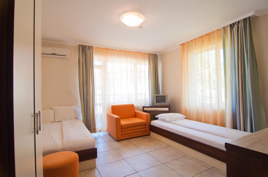 Guest House Hiora Ahtopol Esterno foto