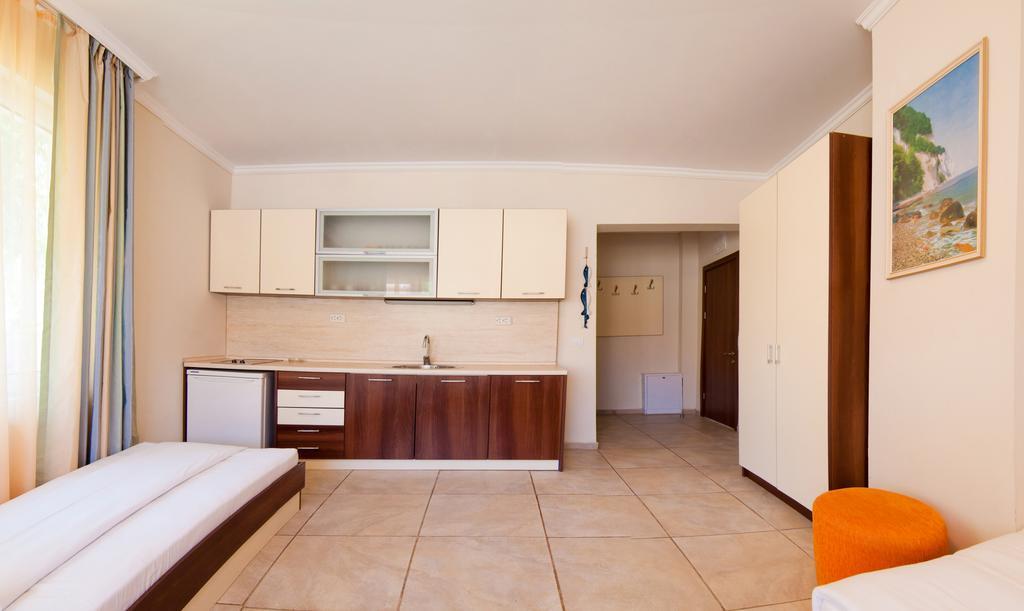 Guest House Hiora Ahtopol Esterno foto