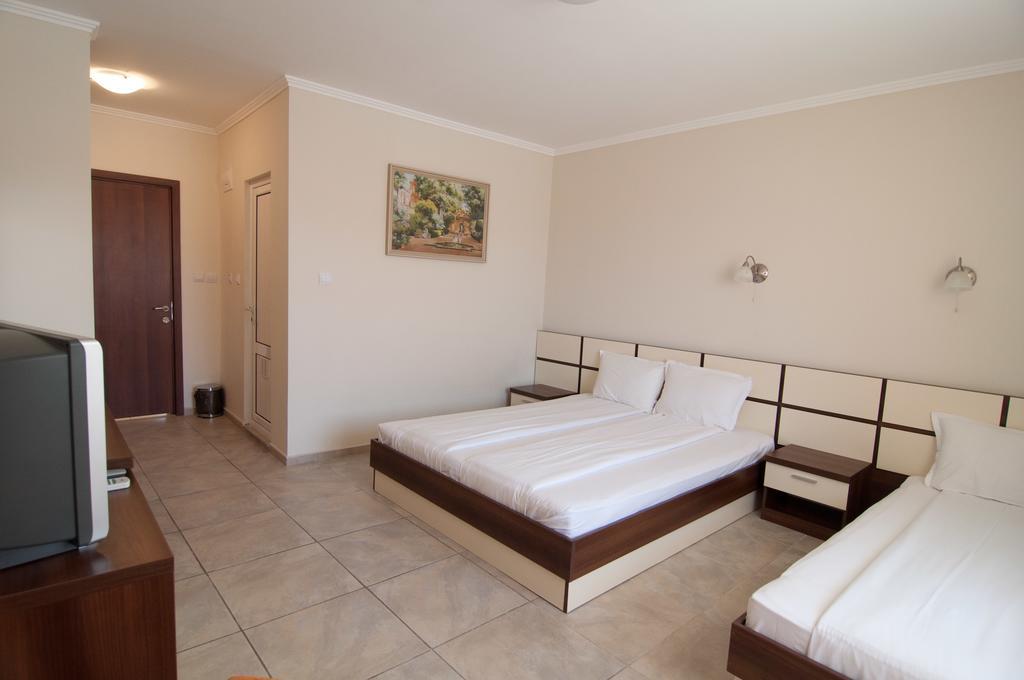 Guest House Hiora Ahtopol Esterno foto