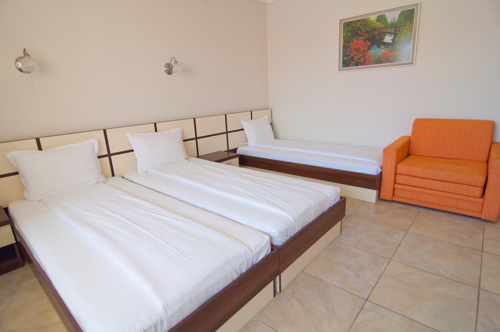 Guest House Hiora Ahtopol Esterno foto
