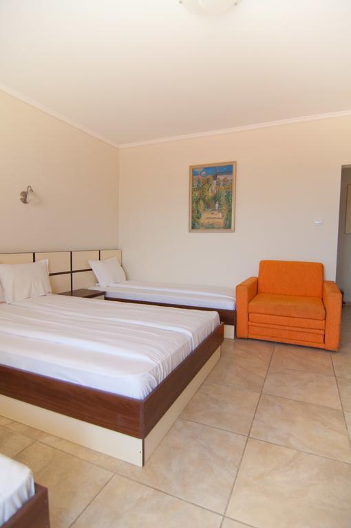 Guest House Hiora Ahtopol Esterno foto