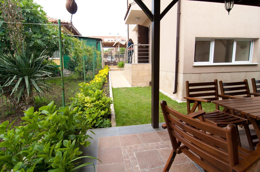 Guest House Hiora Ahtopol Esterno foto