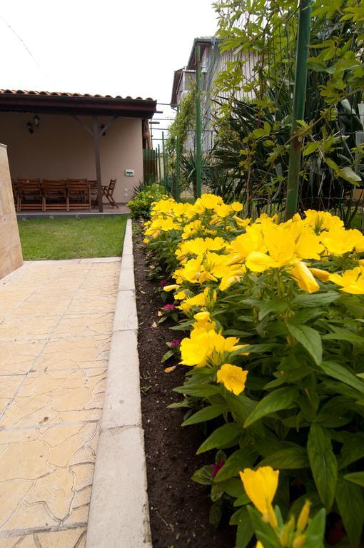 Guest House Hiora Ahtopol Esterno foto