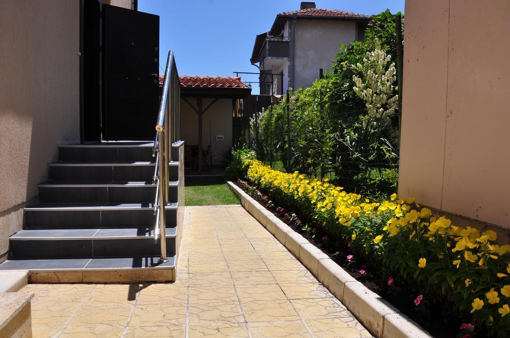 Guest House Hiora Ahtopol Esterno foto